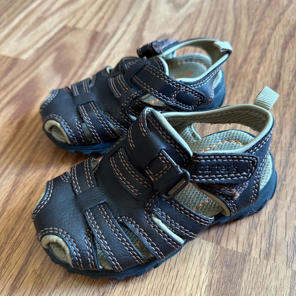 Carter’s toddler Fisherman Strapped leather Velcro Sandals size 6